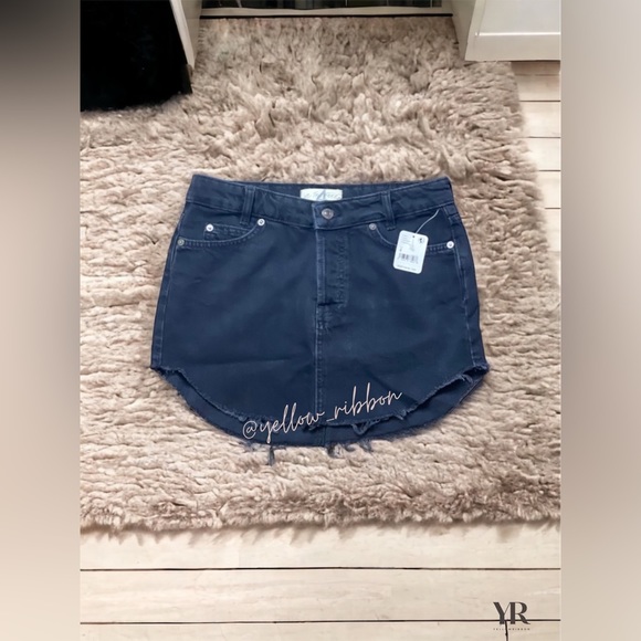🆕 FREE PEOPLE Sky High Denim Mini Skirt | Color: Black | Size: 4 - Picture 2 of 7